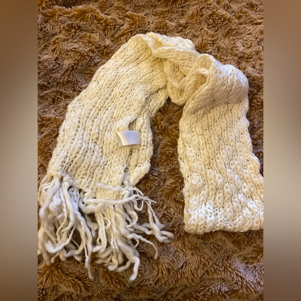 Cream H&M oversized knit chunky scarf